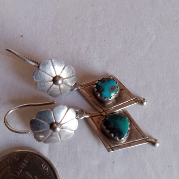 Stunning Authentic Vintage Navajo Turquoise and Silver Earrings - Picture 5 of 5